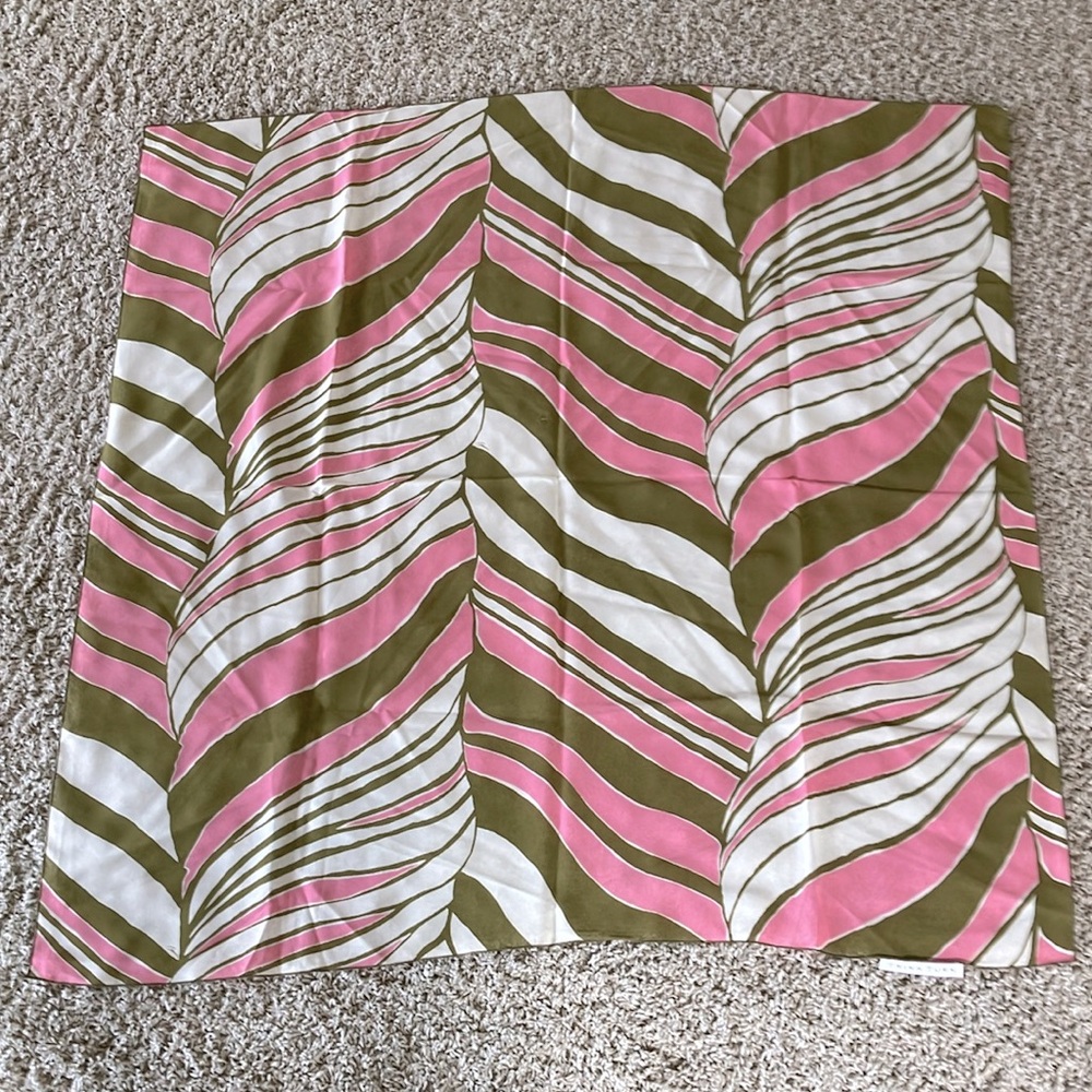 🩷💚Trina Turk Pink and Green Striped Scarf💚🩷